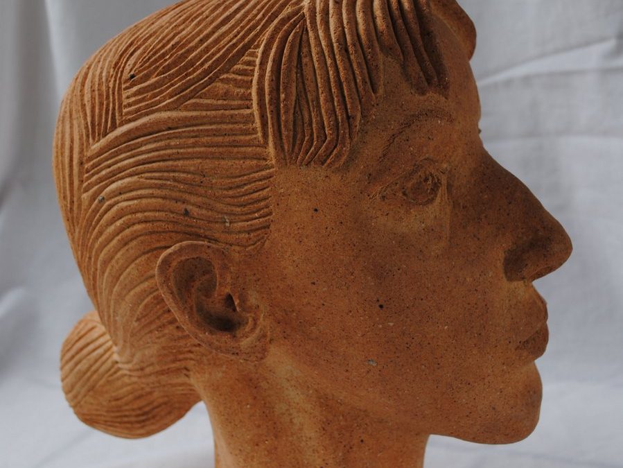 Portrait Caro – Sculpture Céramique